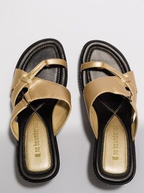 Toe loop wedge sandal metallic leather faux leather No Boundaries size 7